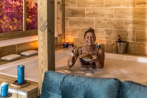 Behandlingsområde utomhus, bastu, kroppsbehandlingar och aromaterapi