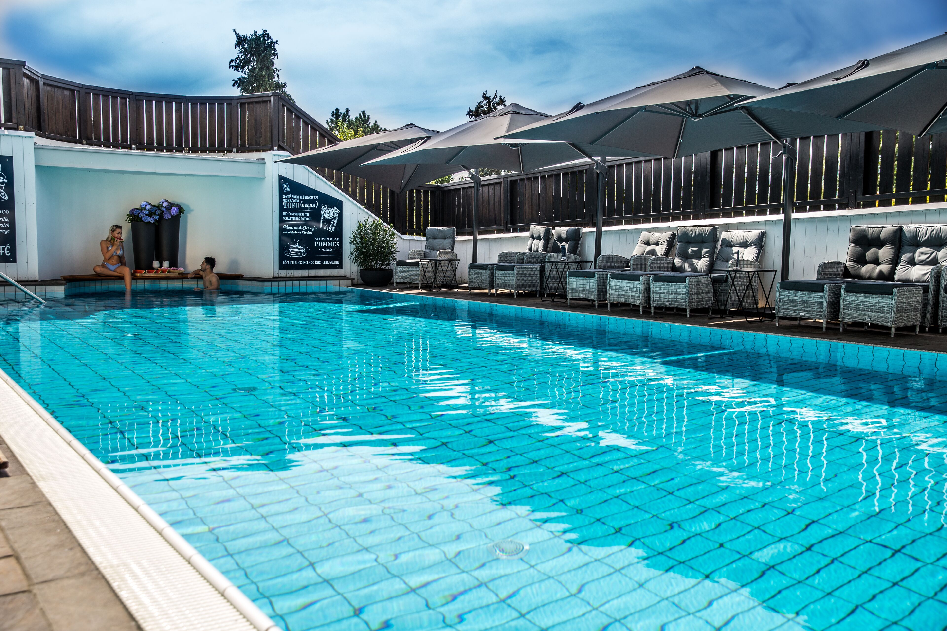 Piscina coperta, piscina all'aperto