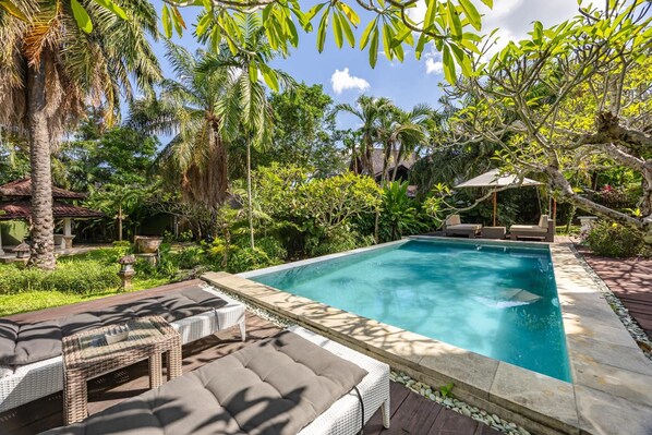 3 kolam renang terbuka 