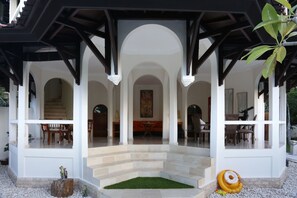 المنشأة من الخارج