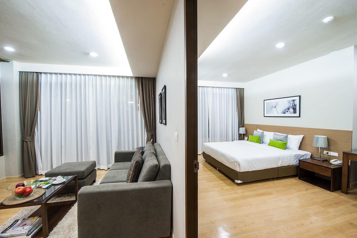 One Bedroom Suite | Caja de seguridad en la habitación, escritorio y camas extra