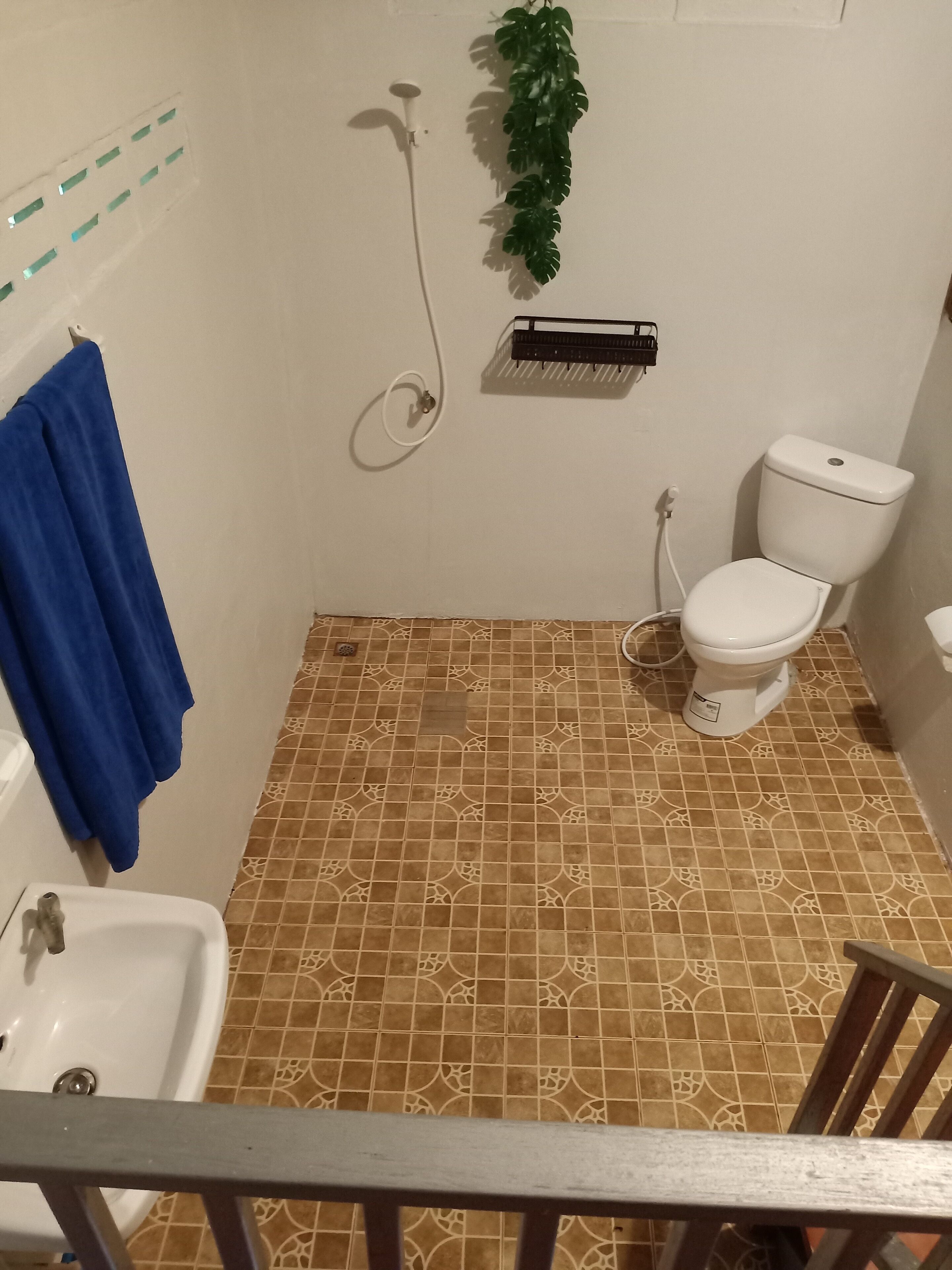 Bamboo Fan Room with Garden View  | Bathroom | Shower, free toiletries, bidet, towels