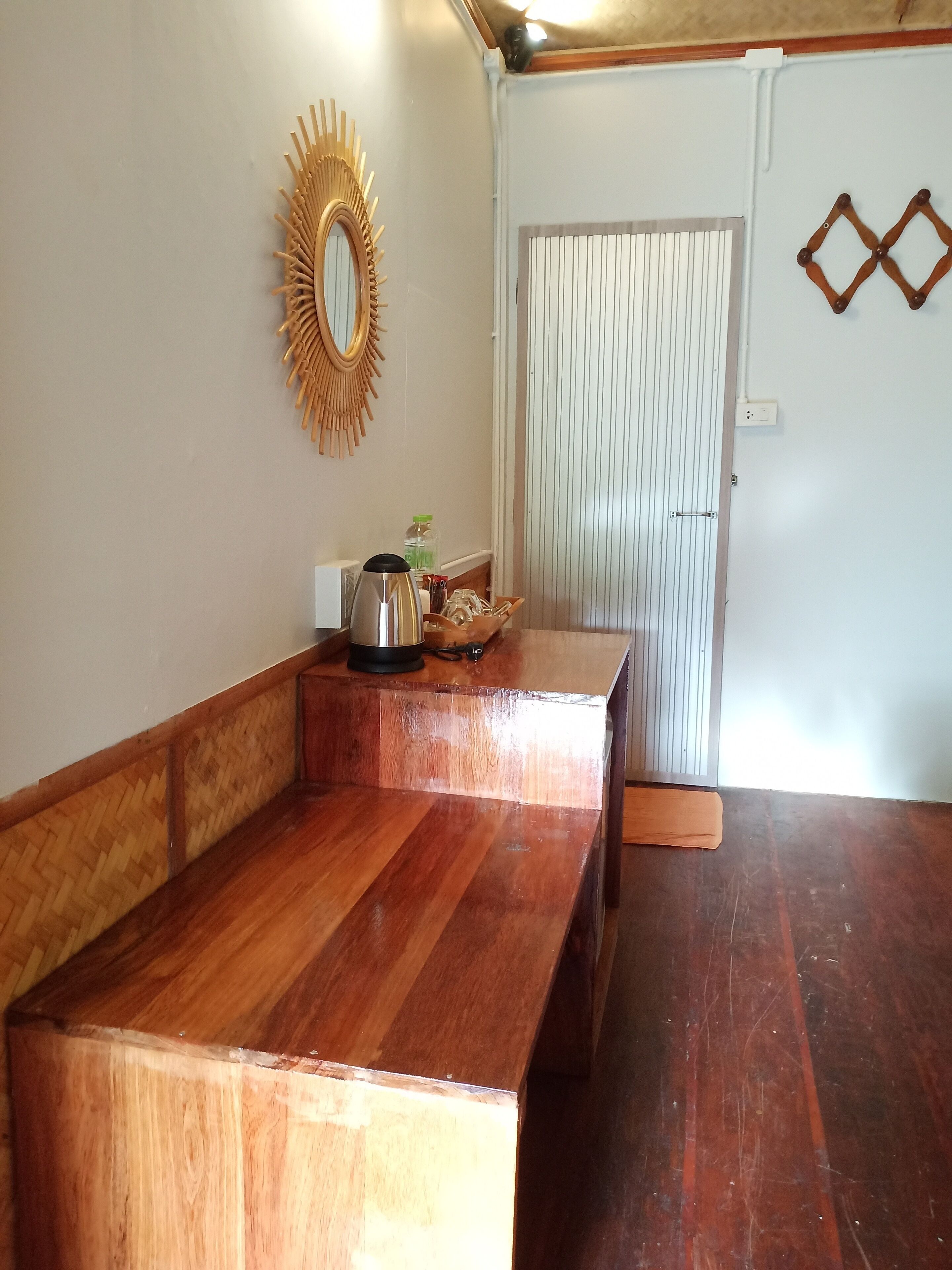 In-room safe, bed sheets