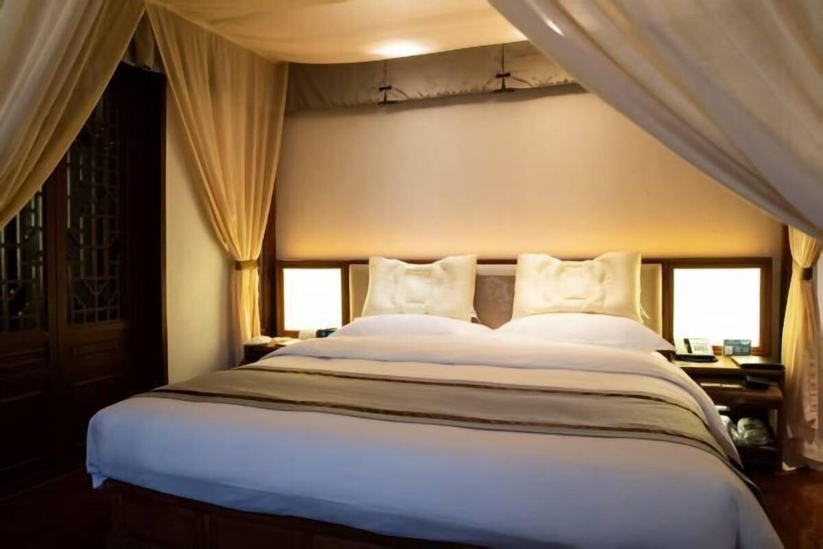 Minibar, in-room safe, desk, blackout drapes