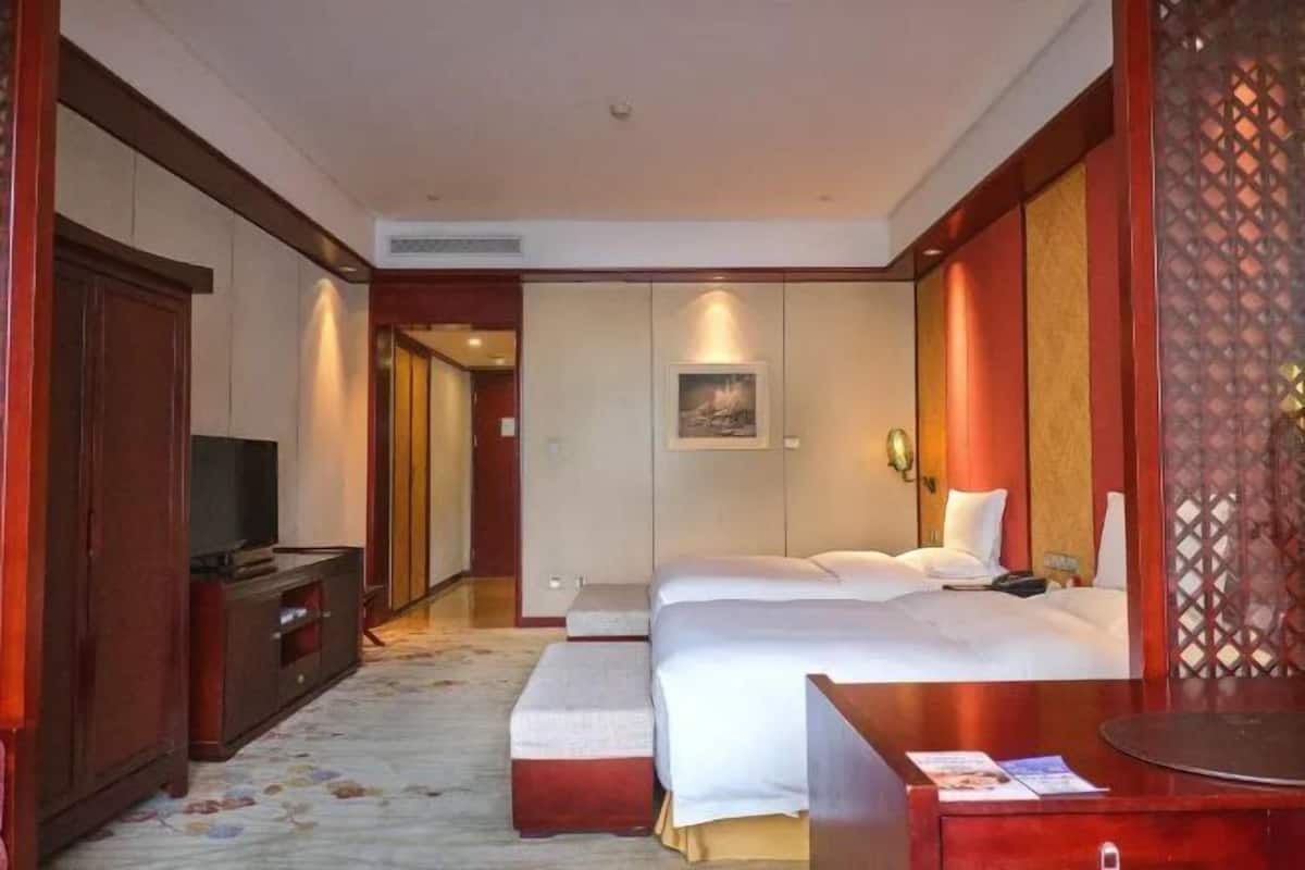 Minibar, in-room safe, desk, blackout drapes