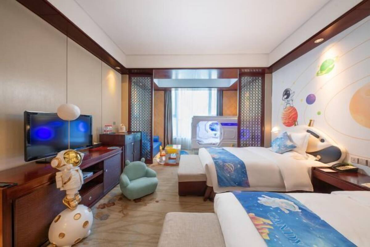 Minibar, in-room safe, desk, blackout curtains