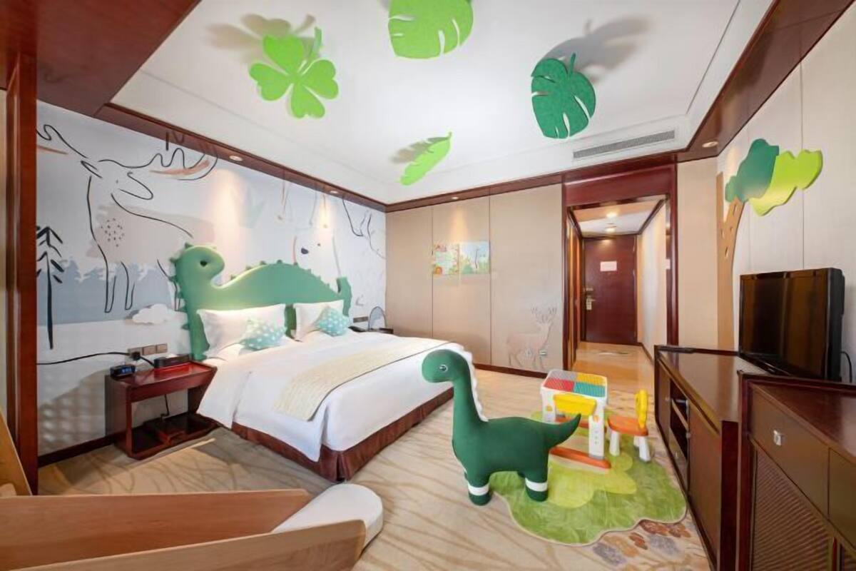 Minibar, in-room safe, desk, blackout curtains