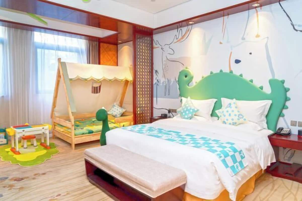 Minibar, in-room safe, desk, blackout drapes