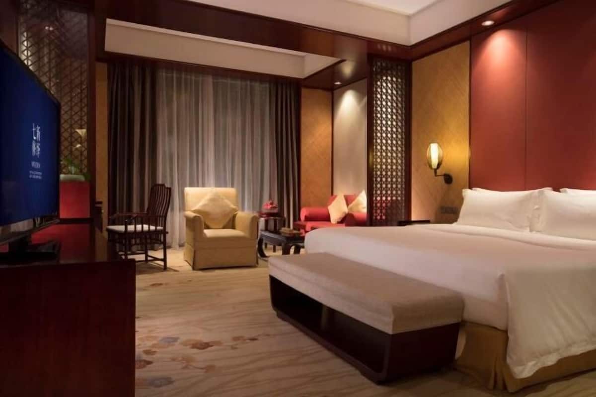 Minibar, in-room safe, desk, blackout drapes