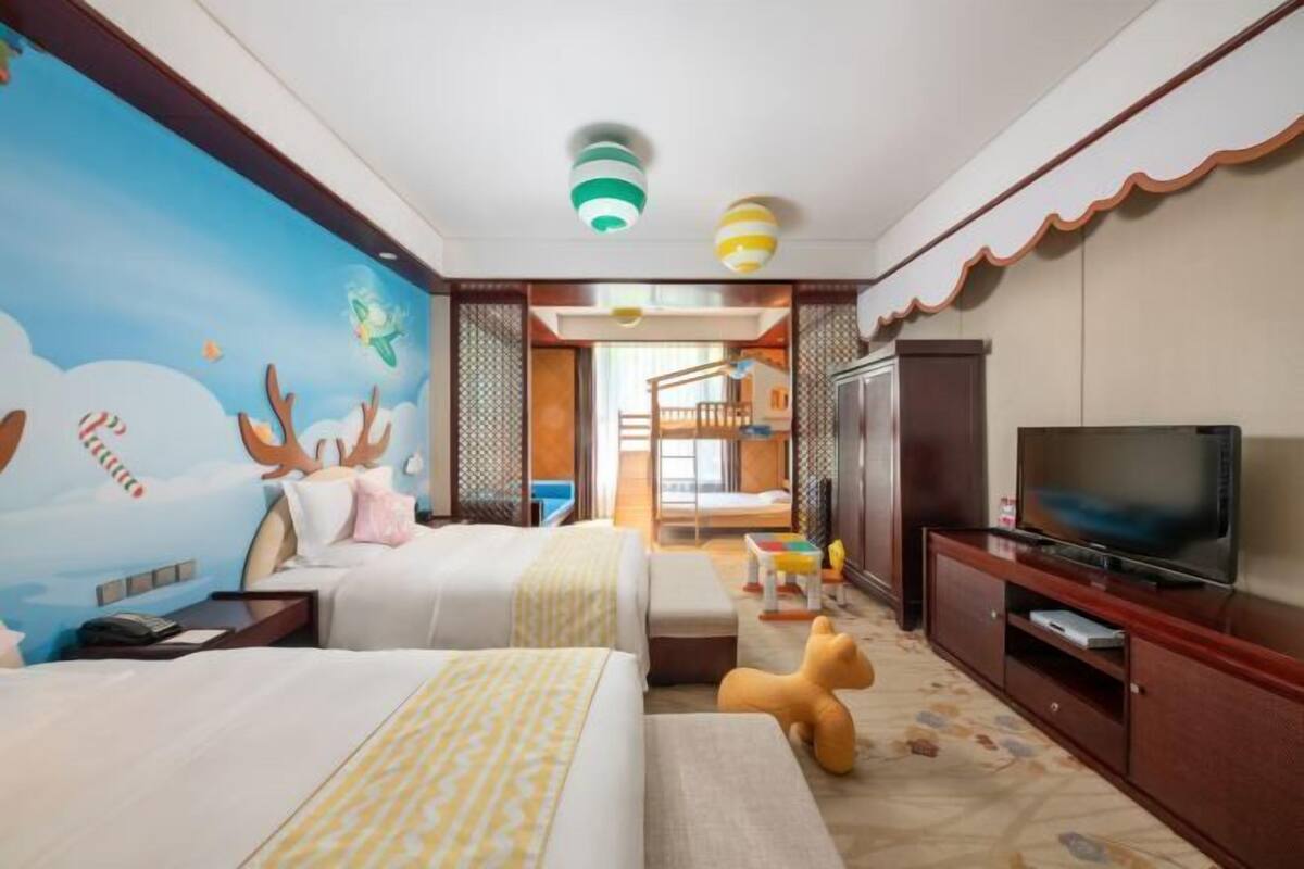 Minibar, in-room safe, desk, blackout curtains