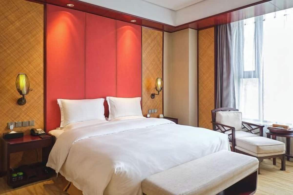 Minibar, coffres-forts dans les chambres, bureau, rideaux occultants