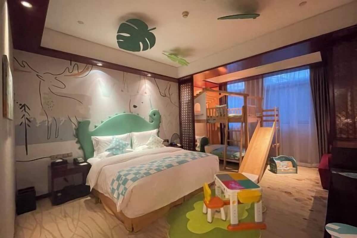 Minibar, in-room safe, desk, blackout drapes