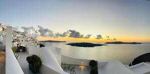 Exterior - Akron Cliff Suite (Santorini)