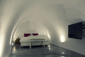 Suite, 2 Bedrooms, Sea View, Sea Facing | 2 bedrooms, in-room safe, desk, soundproofing