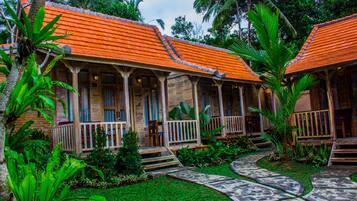 Bale Kayu | Seprai premium, brankas, meja kerja, dan tempat tidur lipat/tambahan