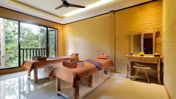 Een bubbelbad, hotstone-massages