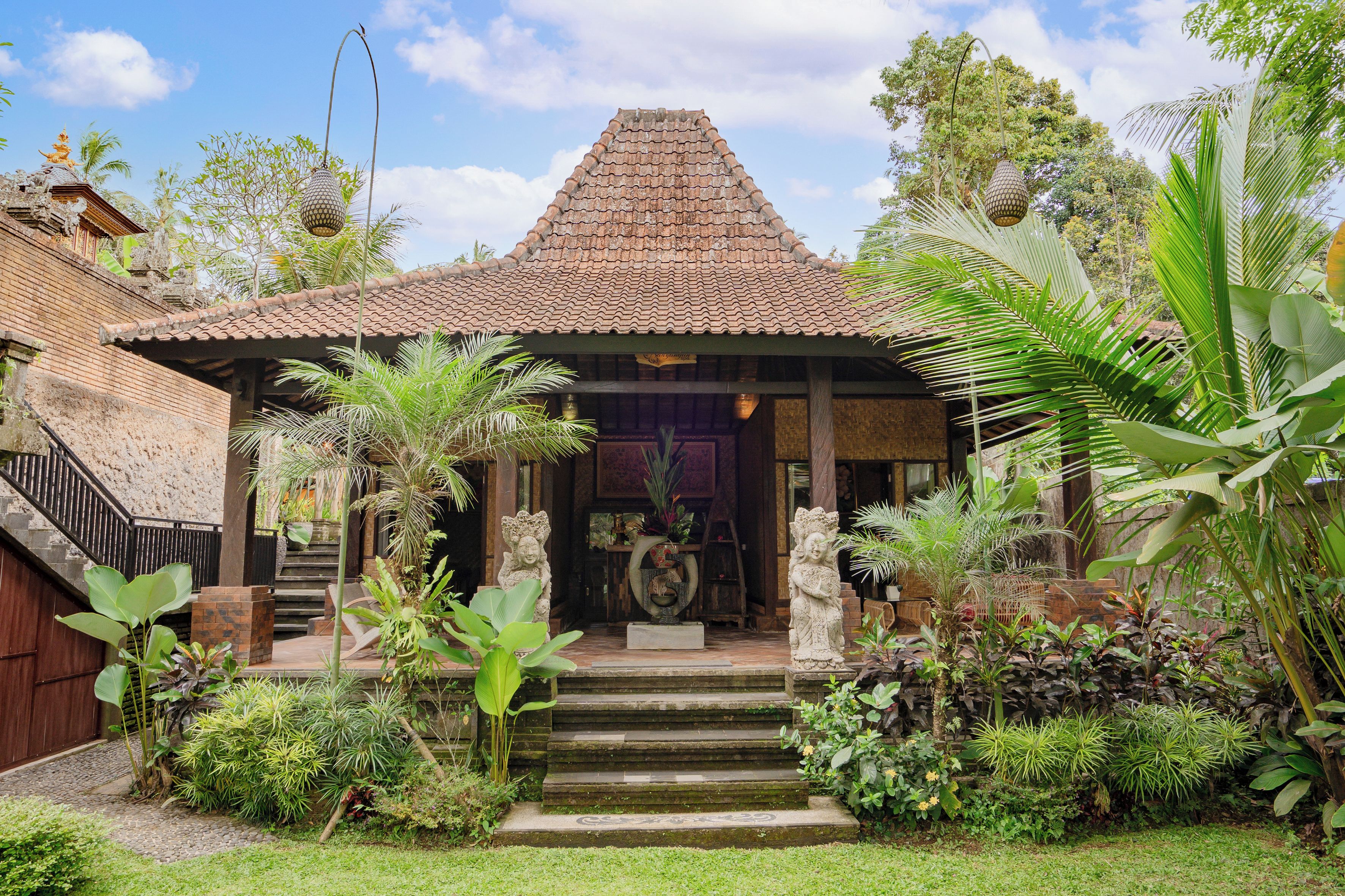 Meja sambut tetamu spa