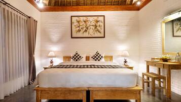 Bale Batu | Premium bedding, in-room safe, desk, rollaway beds