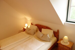 Free cots/infant beds, free WiFi, bed sheets