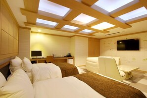 Suite | Meja, Wi-fi percuma, akses kerusi roda