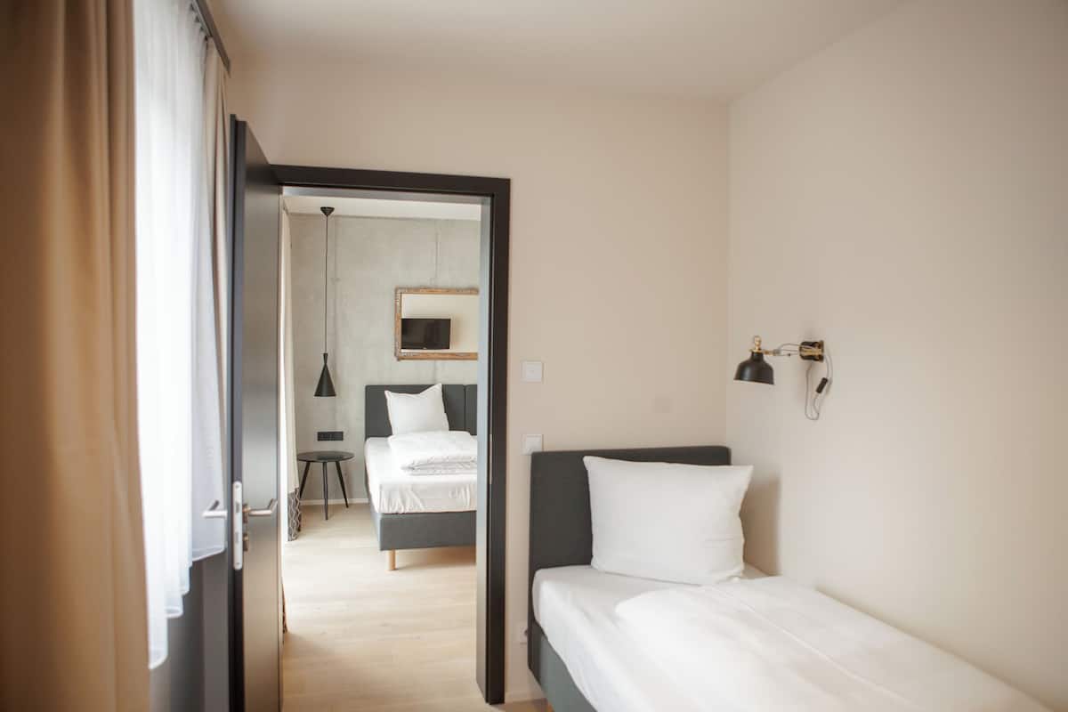 1 slaapkamer, luxe beddengoed, een kluis op de kamer, een bureau