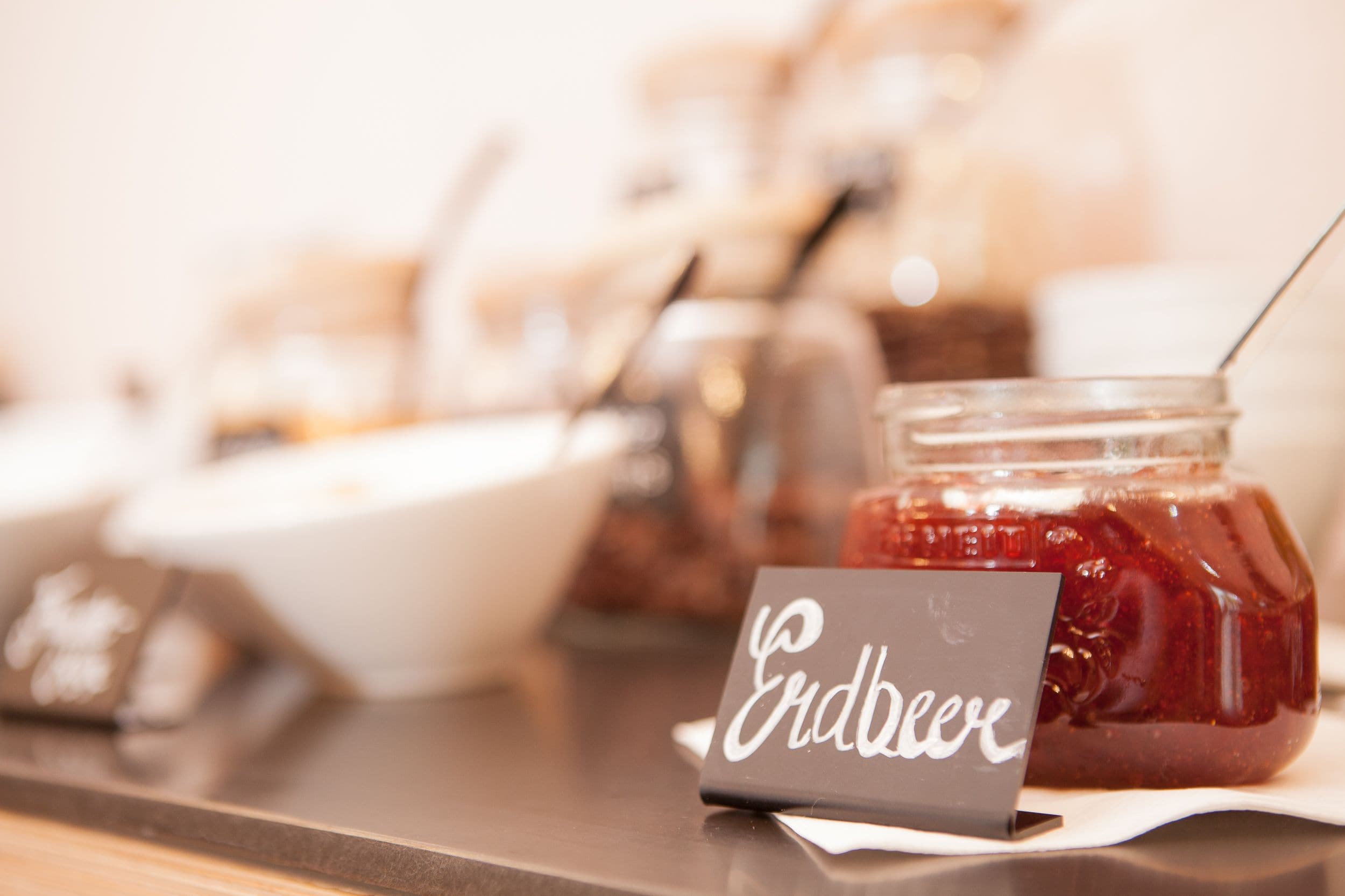 A buffet table with a sign reading "Ender" and a jar of jam.