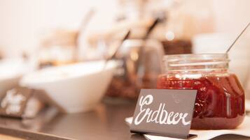A buffet table with a sign reading "Ender" and a jar of jam.