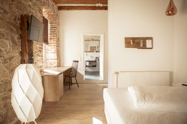 舒适双人房, 1 间卧室 | 高档床上用品、客房内保险箱、办公桌、笔记本电脑工作区