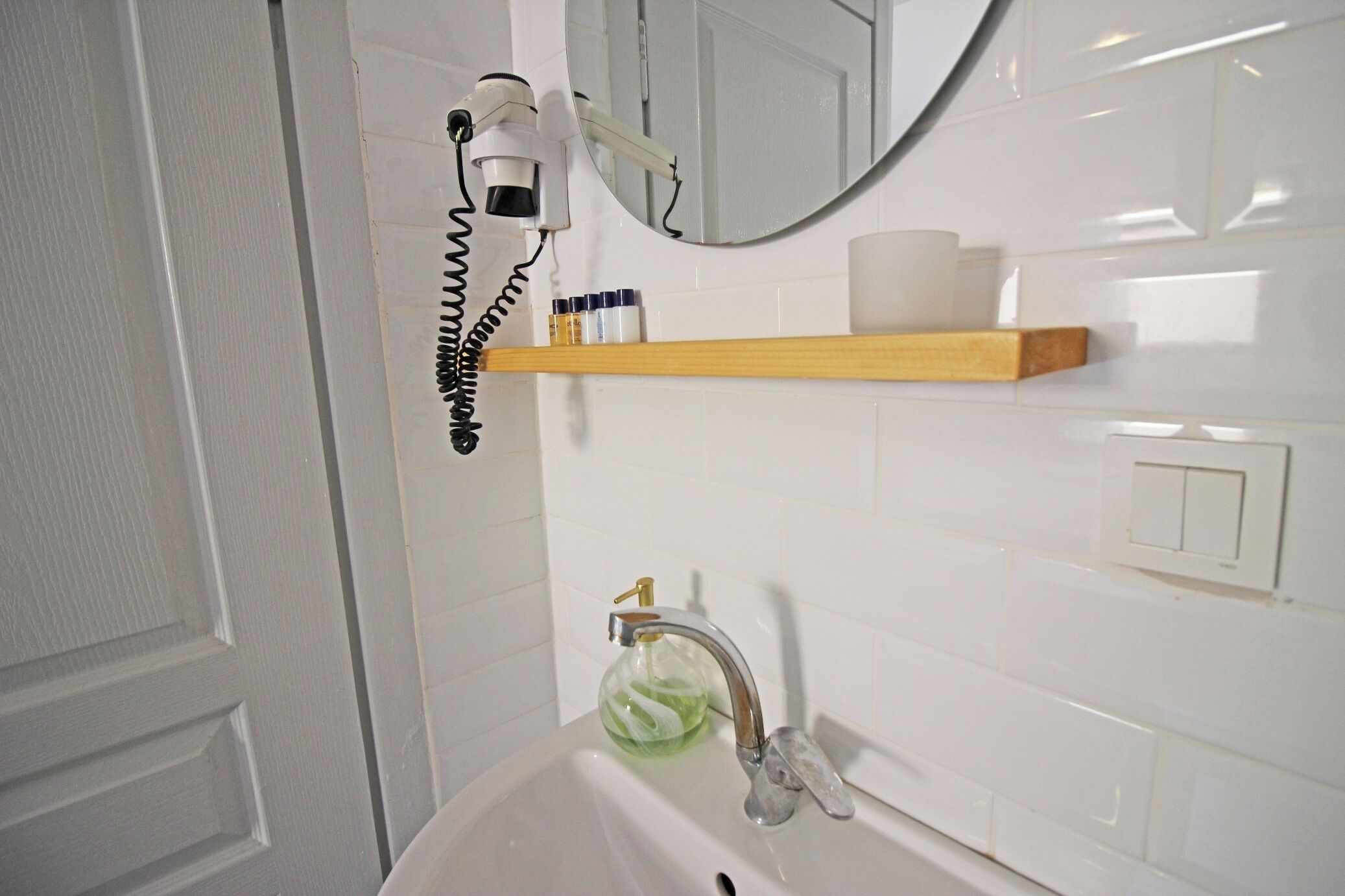 economy room, ground floor | bathroom | shower, hair dryer, slippers, towels