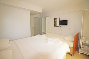 Room, Garden View, Ground Floor | Minibar, free WiFi, bed sheets - Arsipel Hotel (Bozcaada)