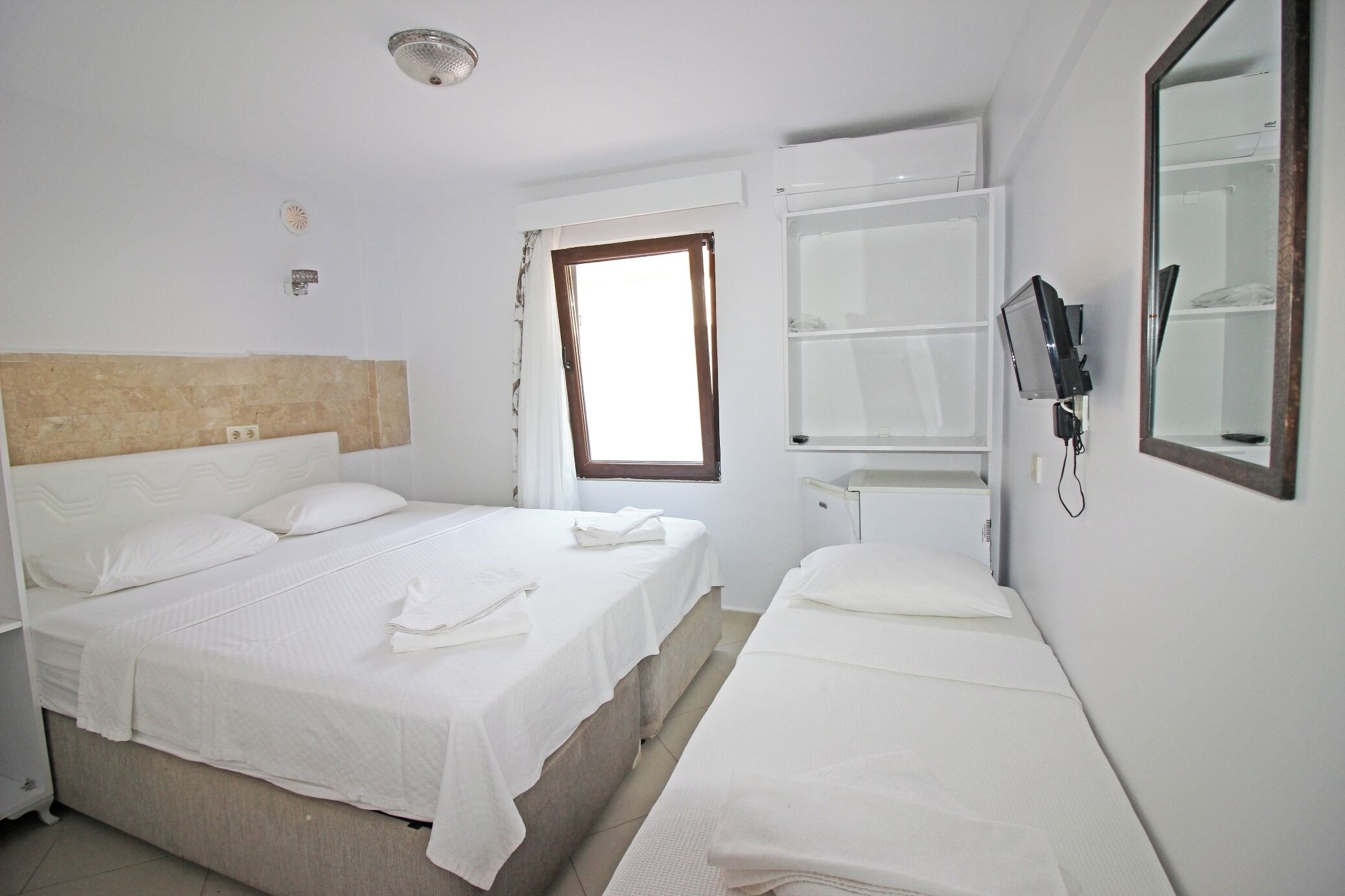 economy room, ground floor | minibar, free wifi, bed sheets