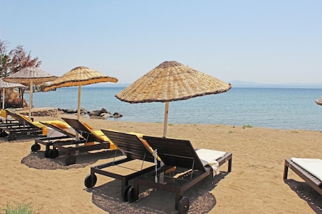 Private beach, sun loungers, beach umbrellas. Arsipel Hotel