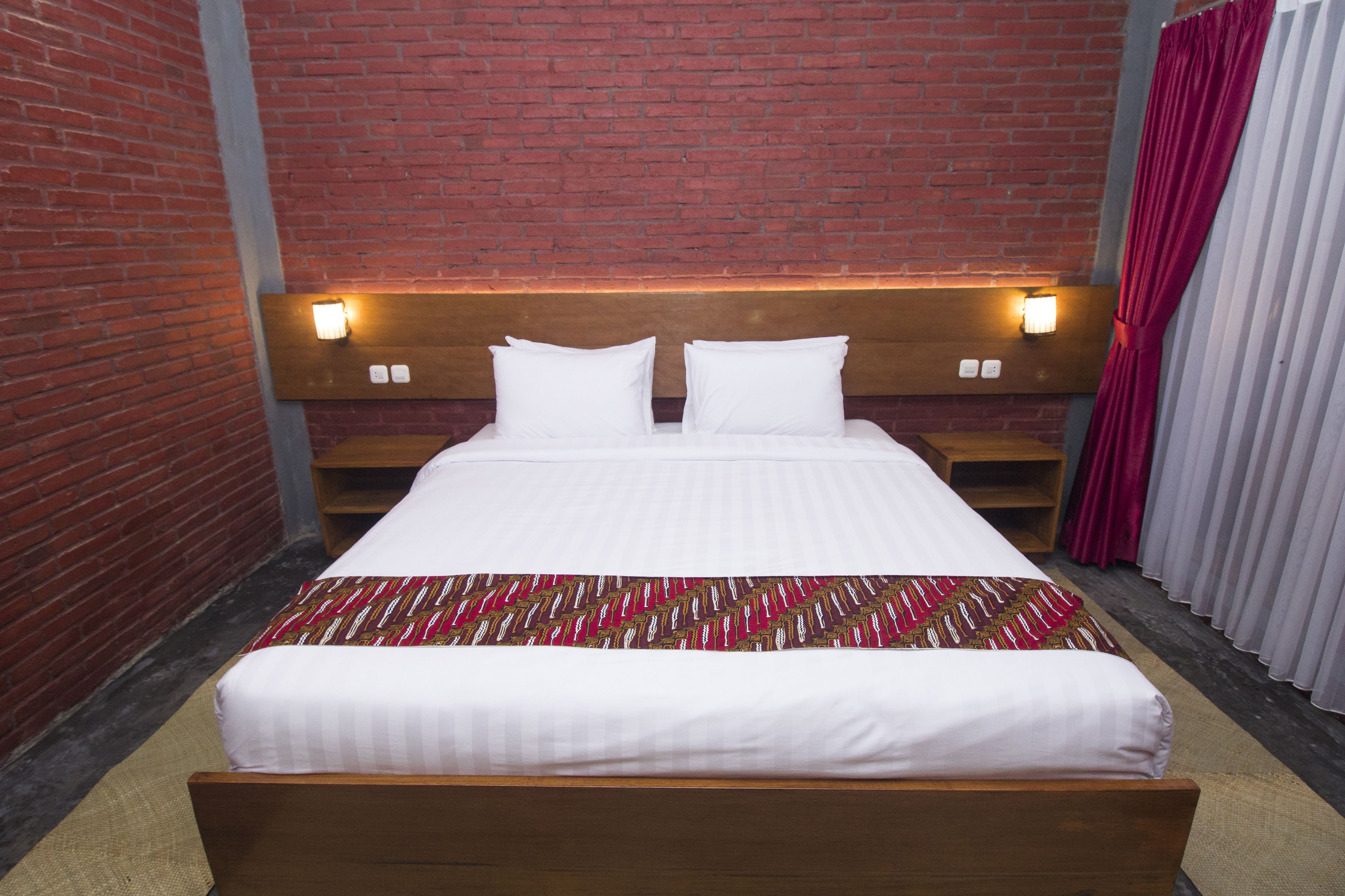 in-room safe, desk, soundproofing, rollaway beds