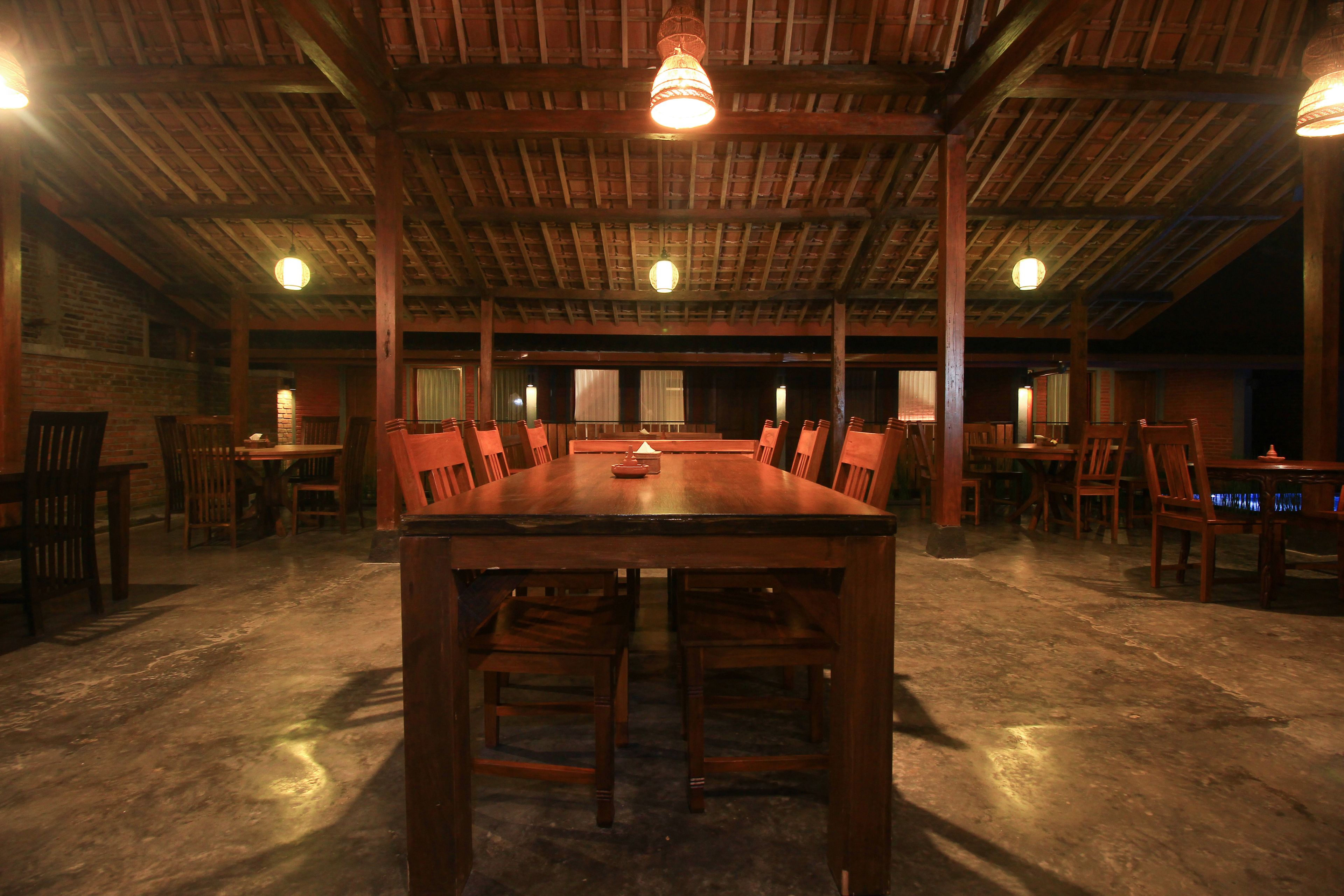 breakfast, lunch, dinner served; indonesian cuisine