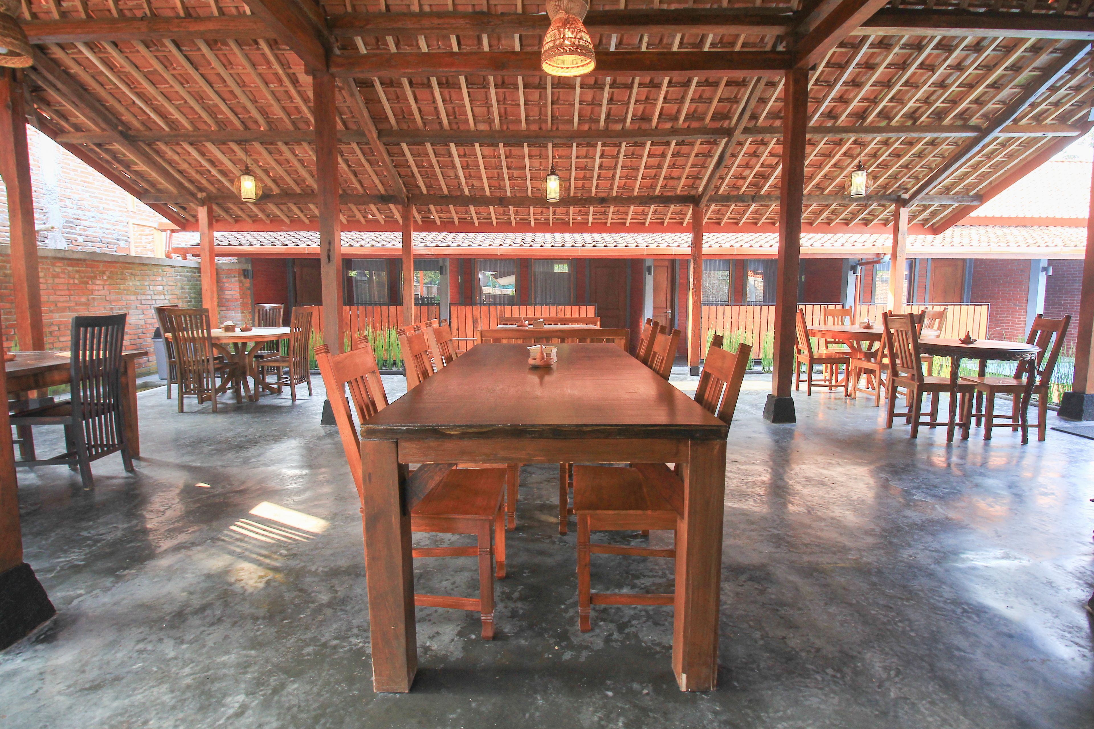 breakfast, lunch, dinner served; indonesian cuisine