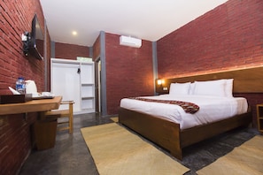 In-room safe, desk, soundproofing, rollaway beds