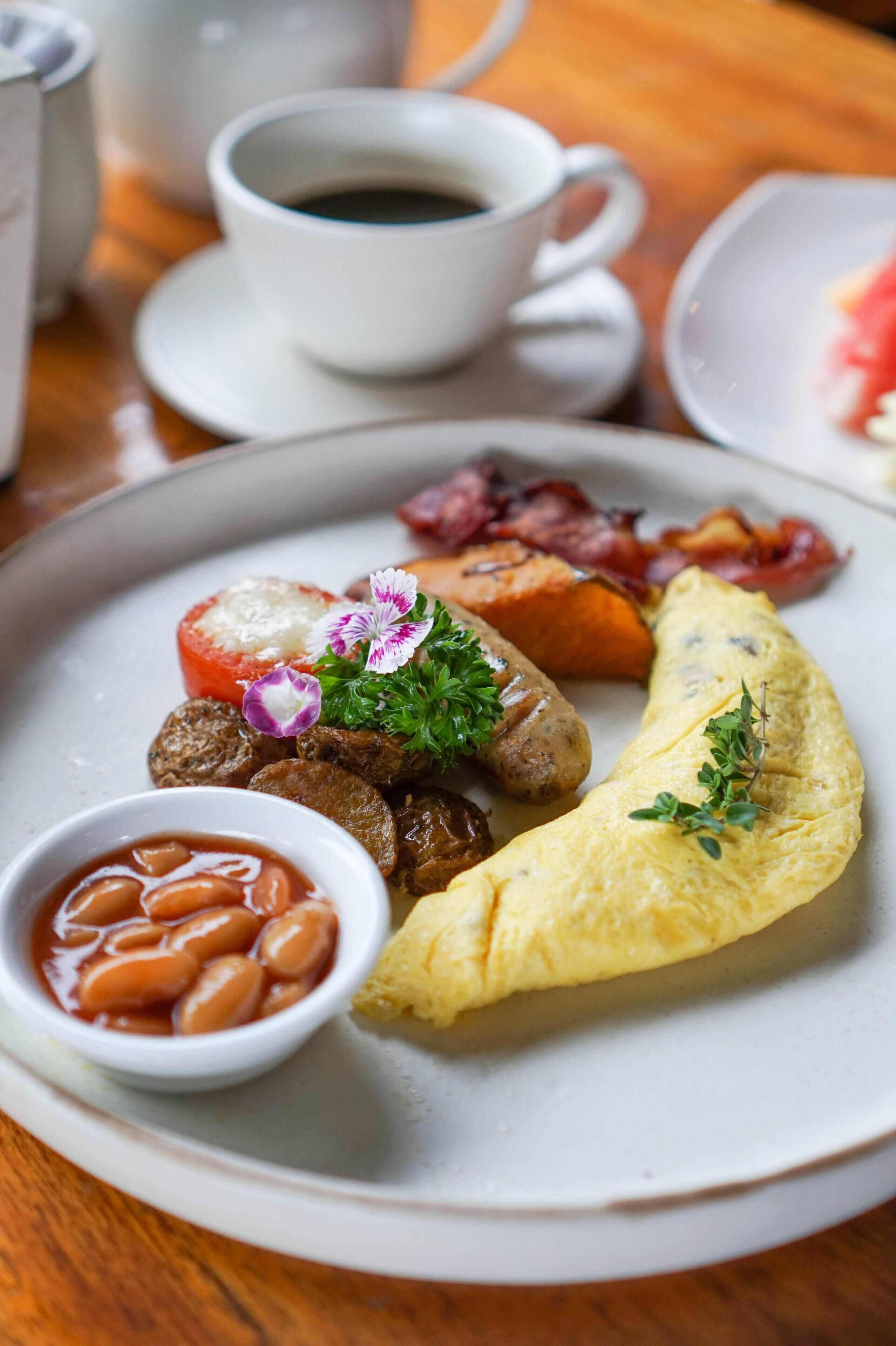 breakfast, lunch, dinner served; international cuisine