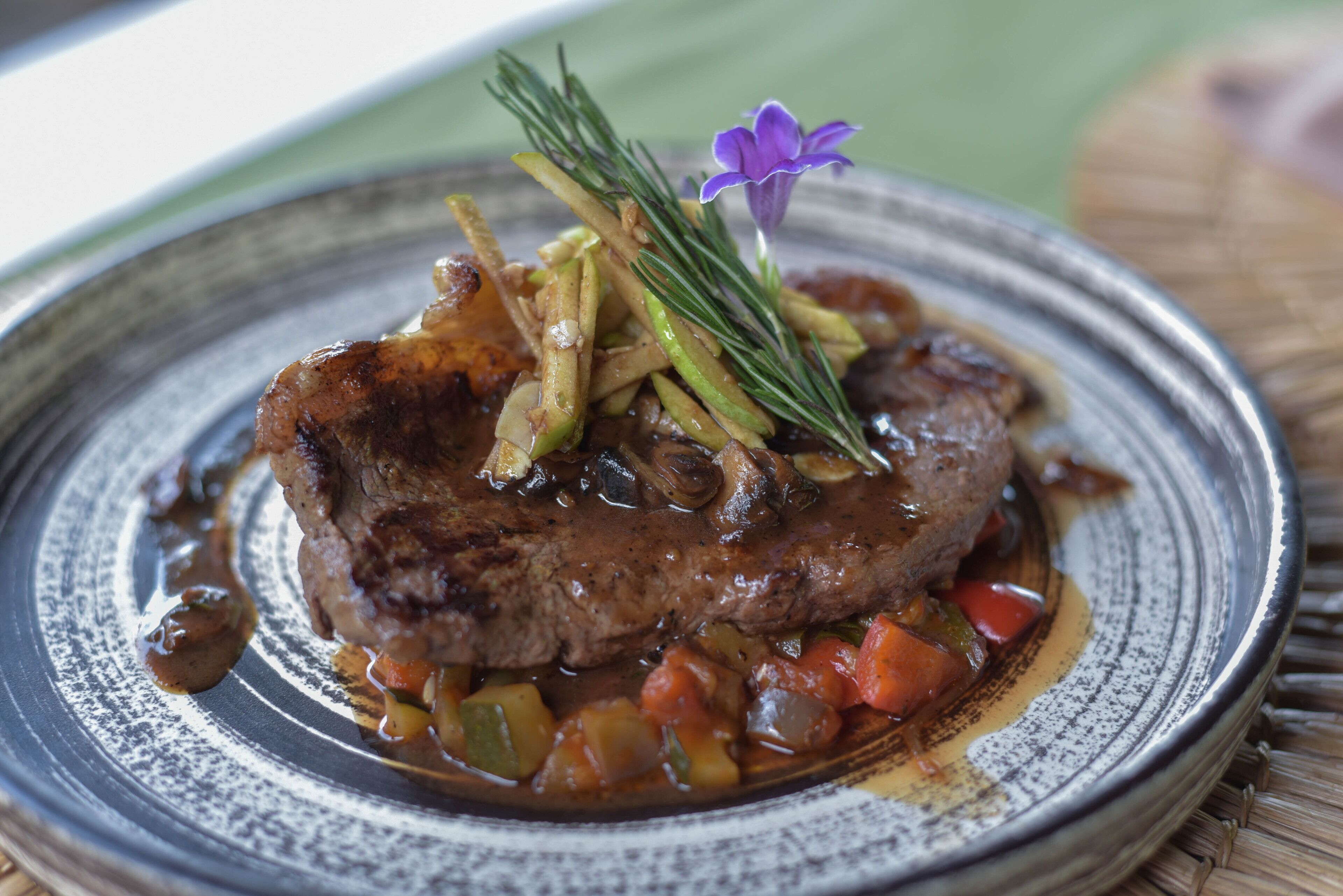 breakfast, lunch, dinner served; international cuisine