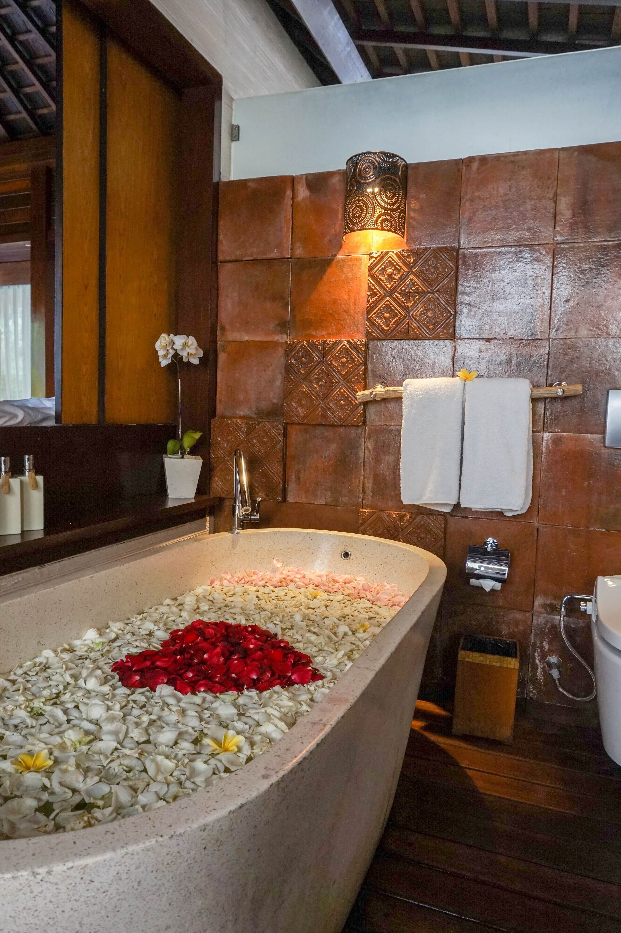 deluxe villa, private pool | bathroom | combined shower/bathtub, free toiletries, hair dryer, bathrobes