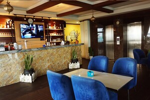 Frühstück, Mittagessen, Abendessen, lokale und internationale Küche 