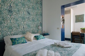 Roupas de cama premium, cofres nos quartos, escrivaninha, berços grátis