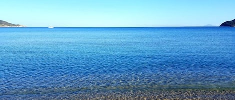 Una spiaggia nelle vicinanze