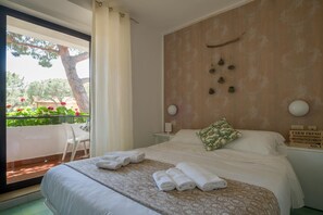 Premium bedding, in-room safe, desk, free cots/infant beds - Hotel Punto Verde (Campo nell'Elba)