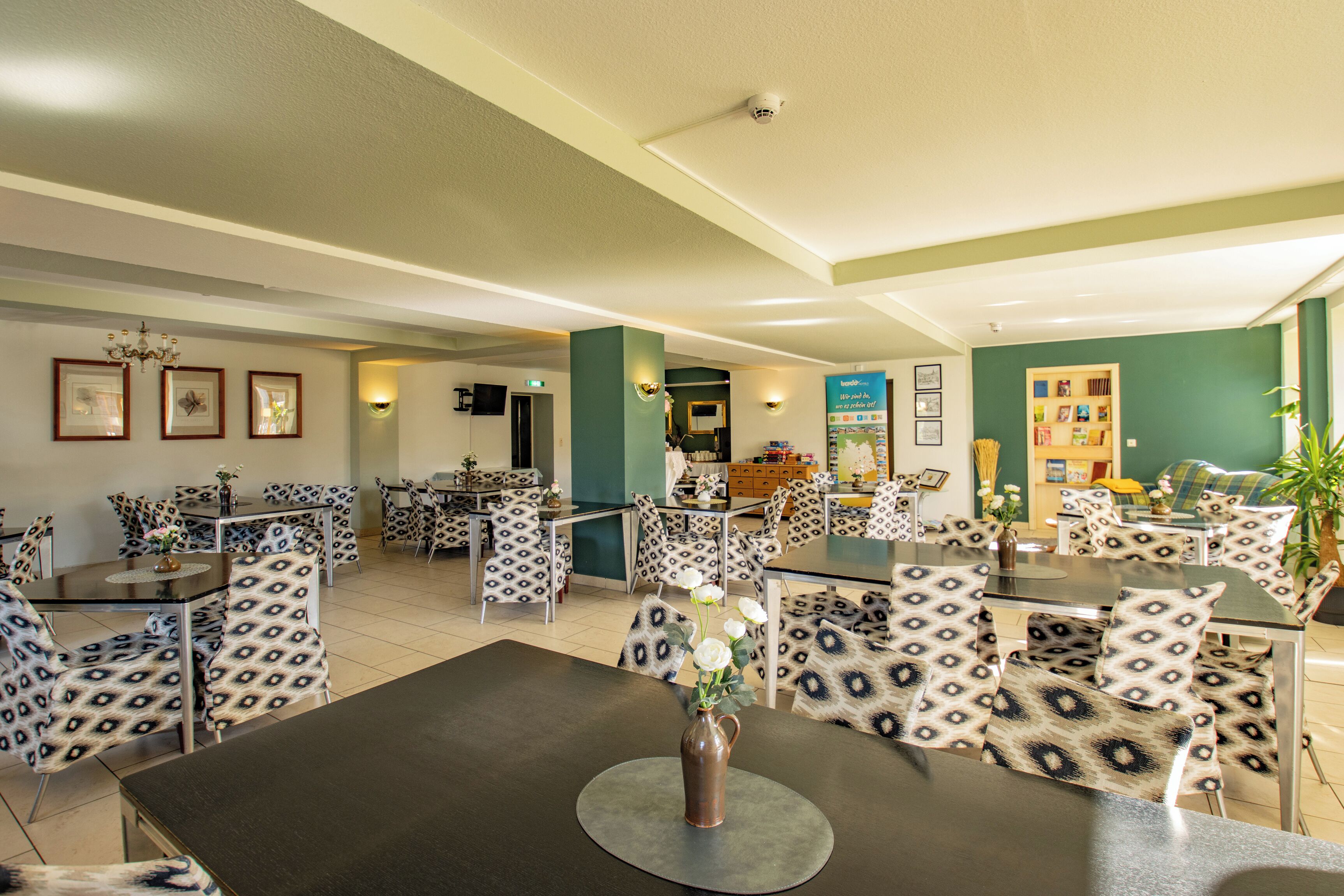 Breakfast, lunch, dinner served; local cuisine 