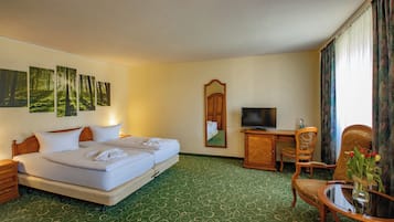 Quadruple Room | Hypo-allergenic bedding, desk, blackout curtains, soundproofing