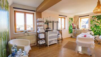 Hot stone massages, deep-tissue massages, reflexology, 2 treatment rooms