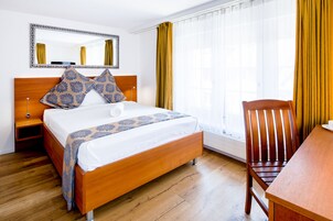 Peralatan tempat tidur premium, gebar bulu kapas, bar mini, meja