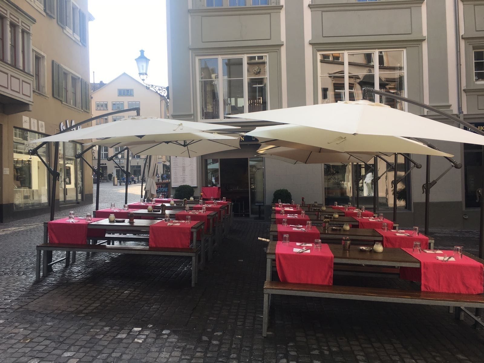 lunch and dinner served, international cuisine