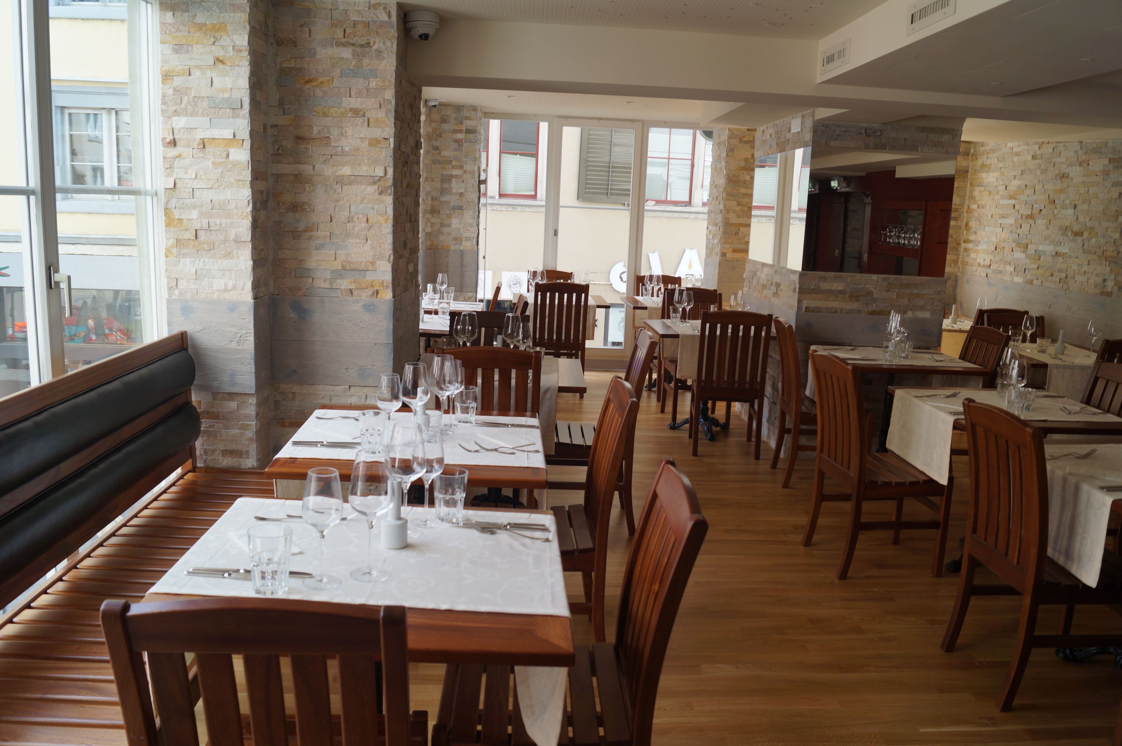 lunch and dinner served, international cuisine