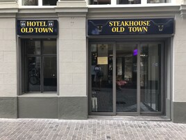 숙박 시설 입구